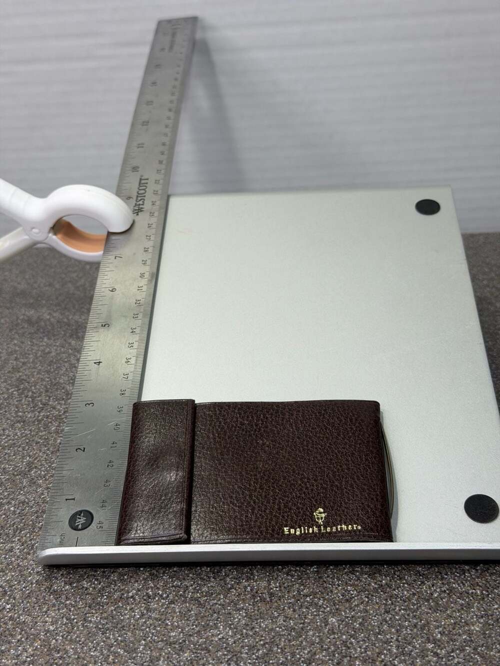 English Leather Aristocrat Top Grain Leather Slim Bifold Wallet with Money Clip
